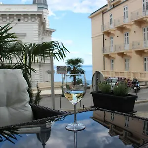 Superior Seaview Apartman